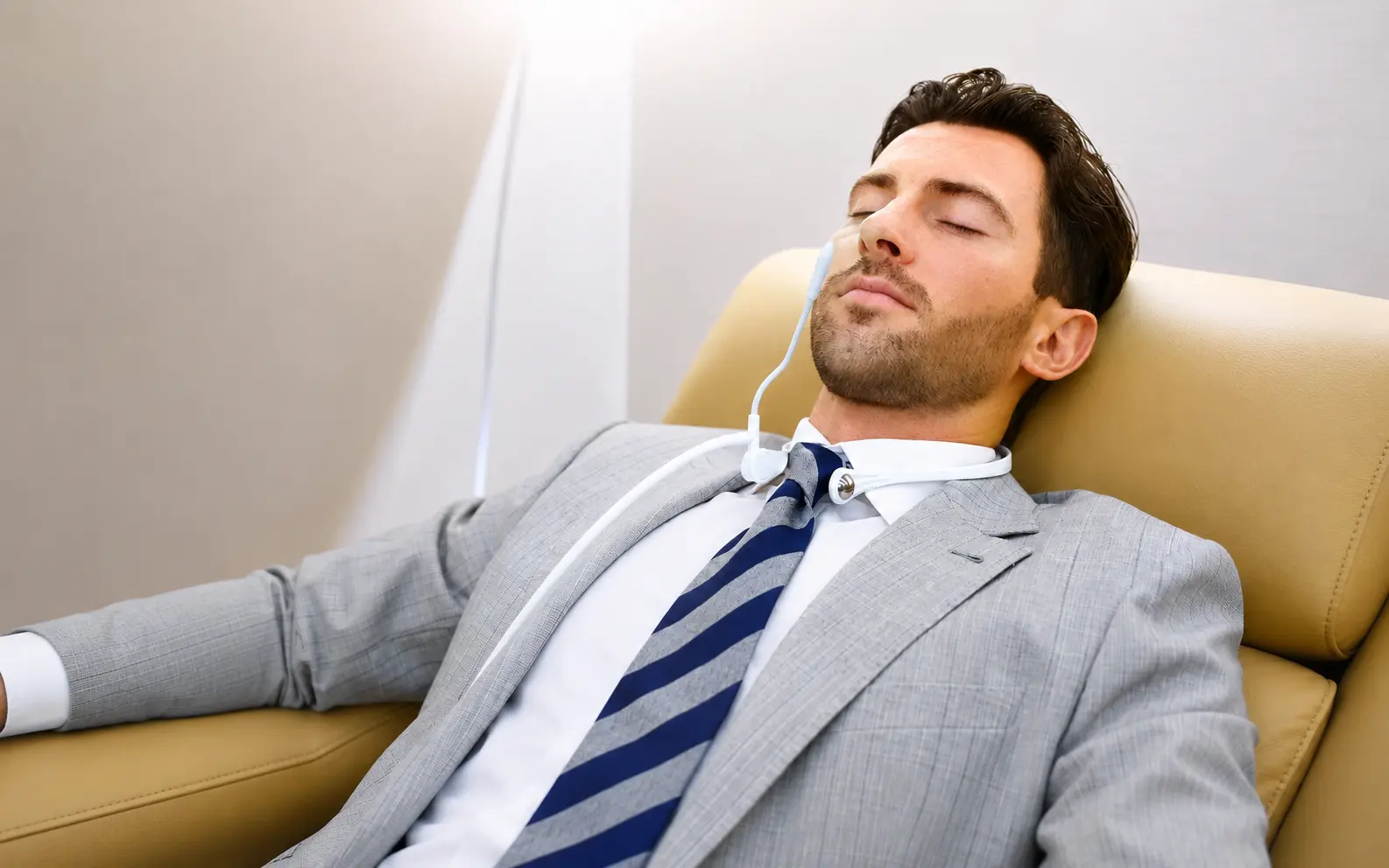 Ueerl hyperbaric oxygen chamber in a private chronic wellness management room