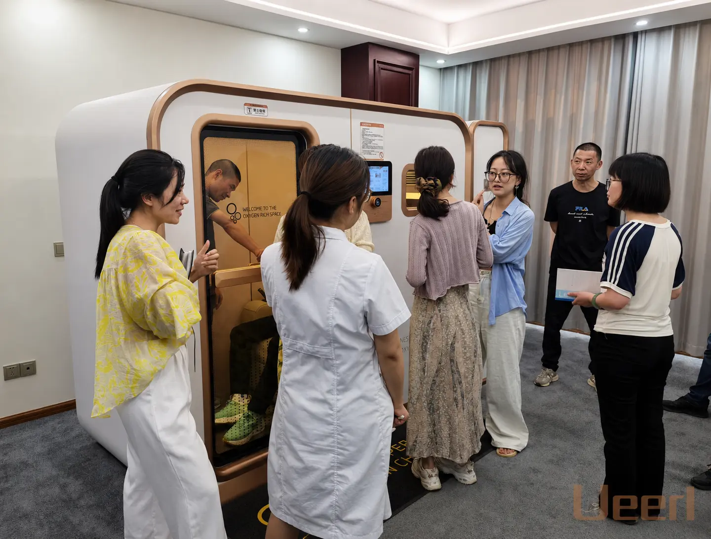 Ueerl V3 hyperbaric oxygen chamber for clinics and professional wellness programs