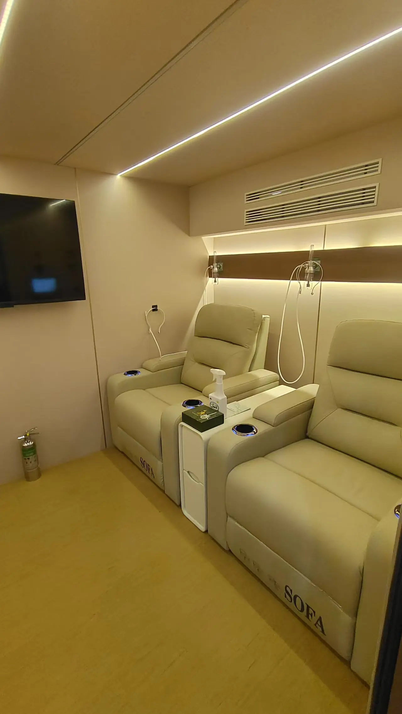 Interior of the Ueerl H8 four-person chamber with reclining seats