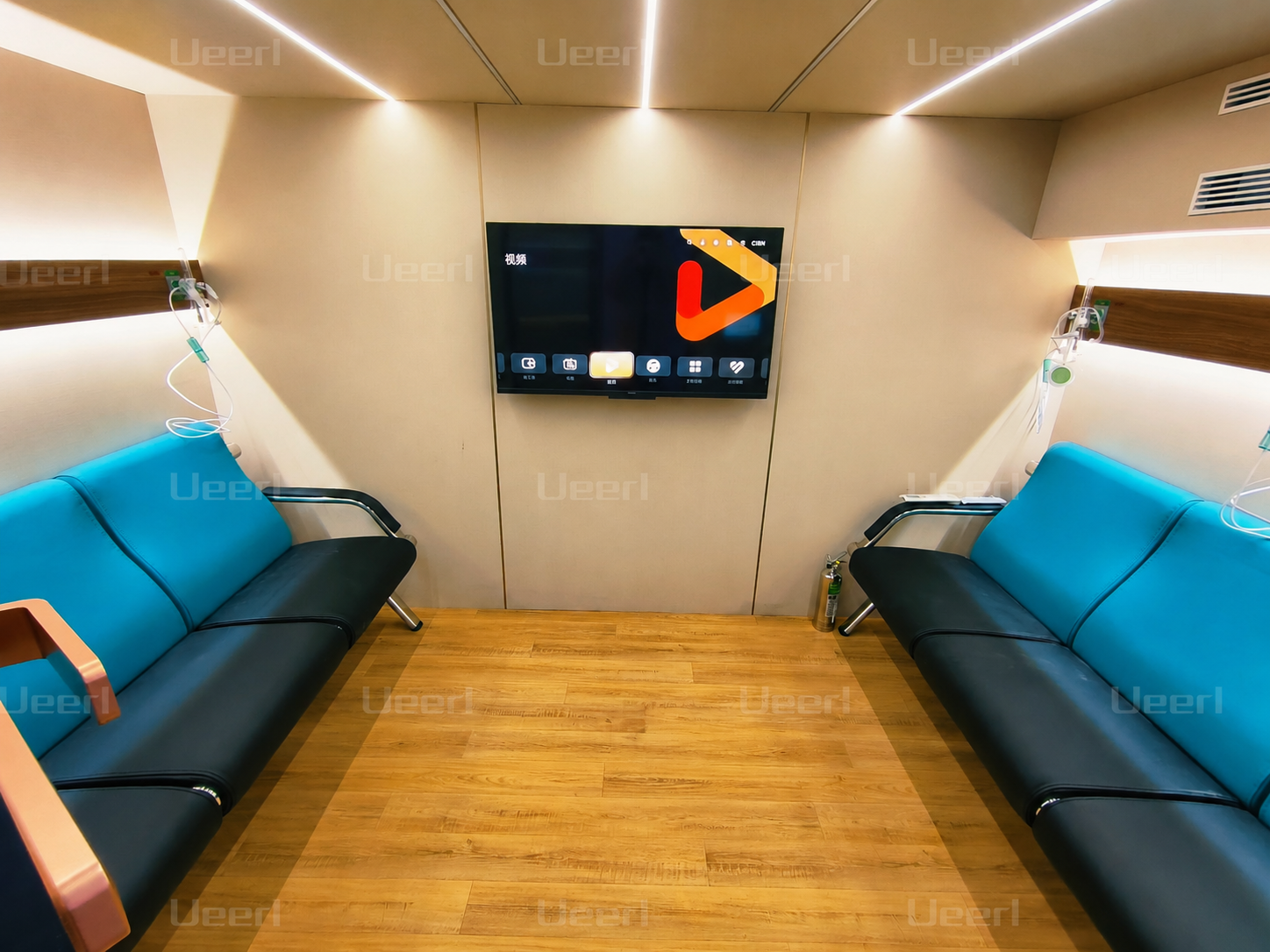 Modular Ueerl hyperbaric chamber installed in a professional wellness space