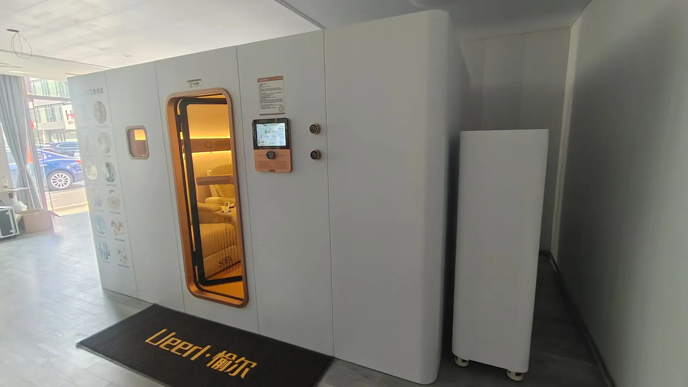 Ueerl H8 commercial hyperbaric oxygen chamber installed in a Jiangsu health center