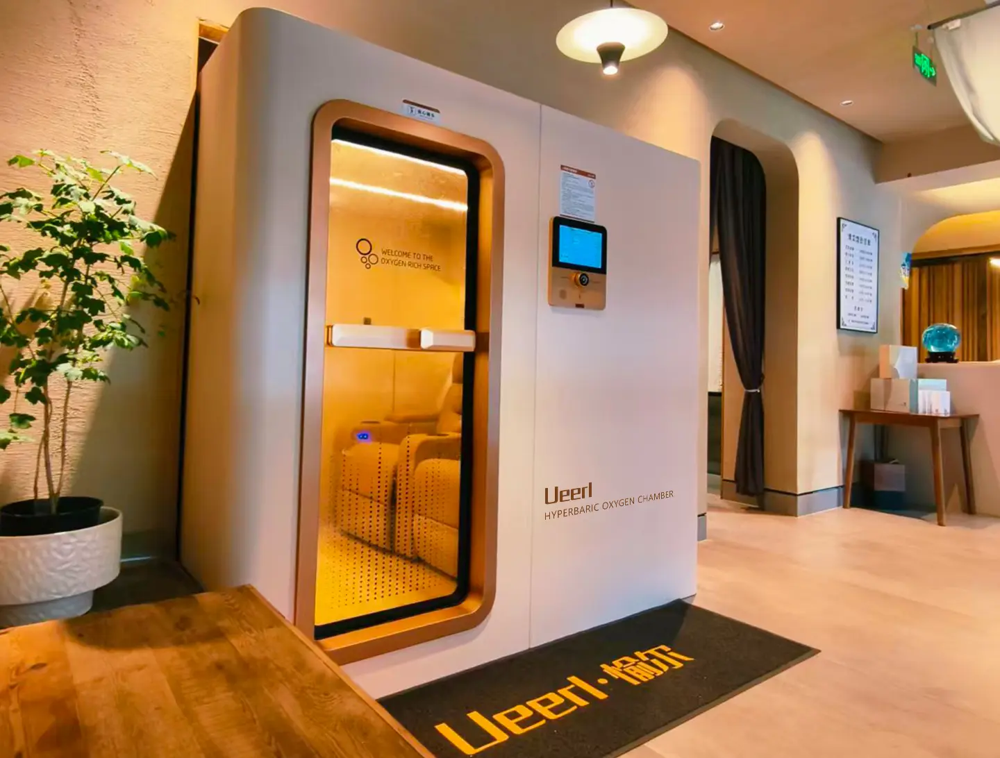 Ueerl hyperbaric oxygen chamber in a spa and beauty salon
