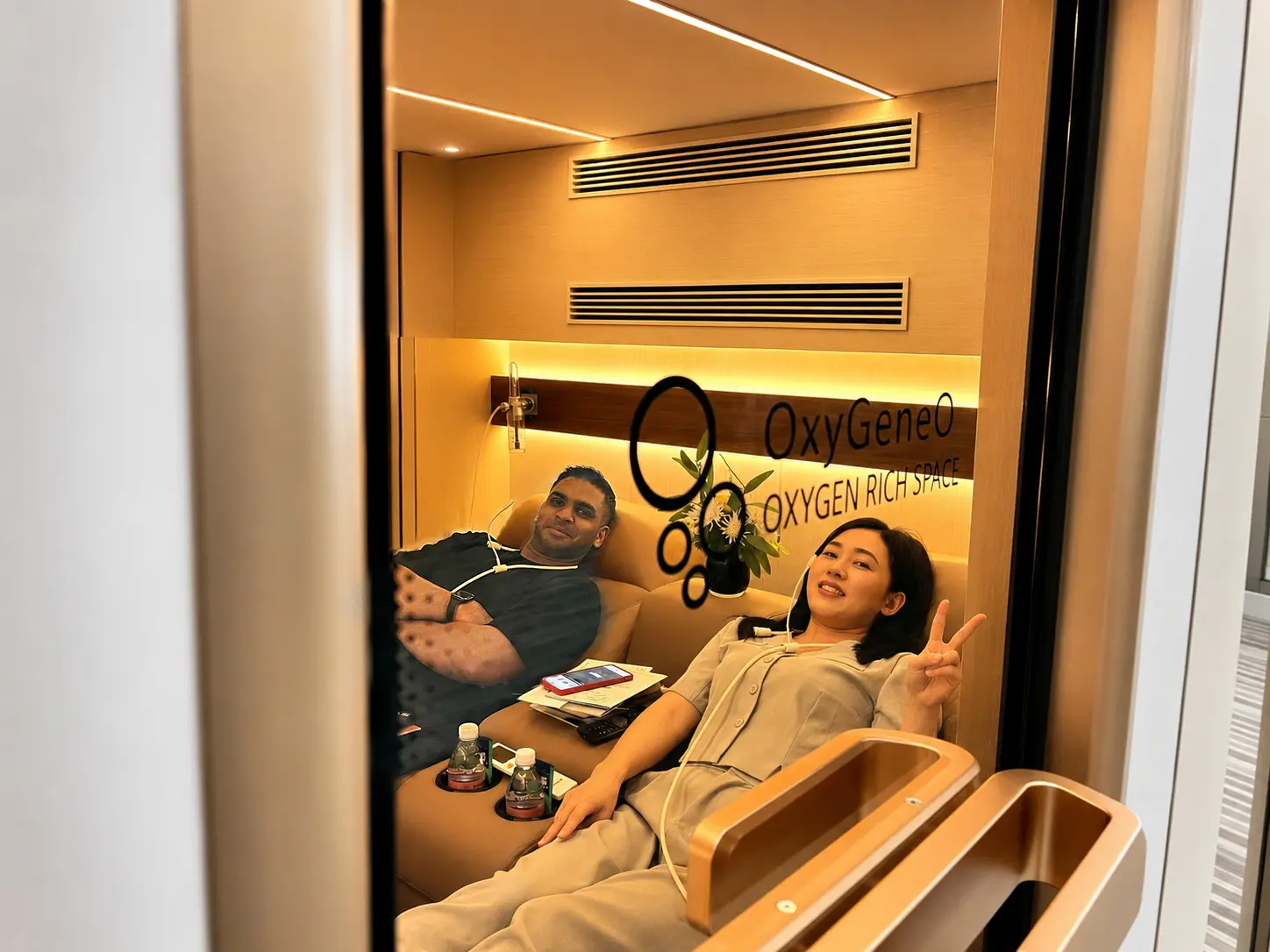 Ueerl room-style hyperbaric oxygen chamber in a premium recovery and wellness environment
