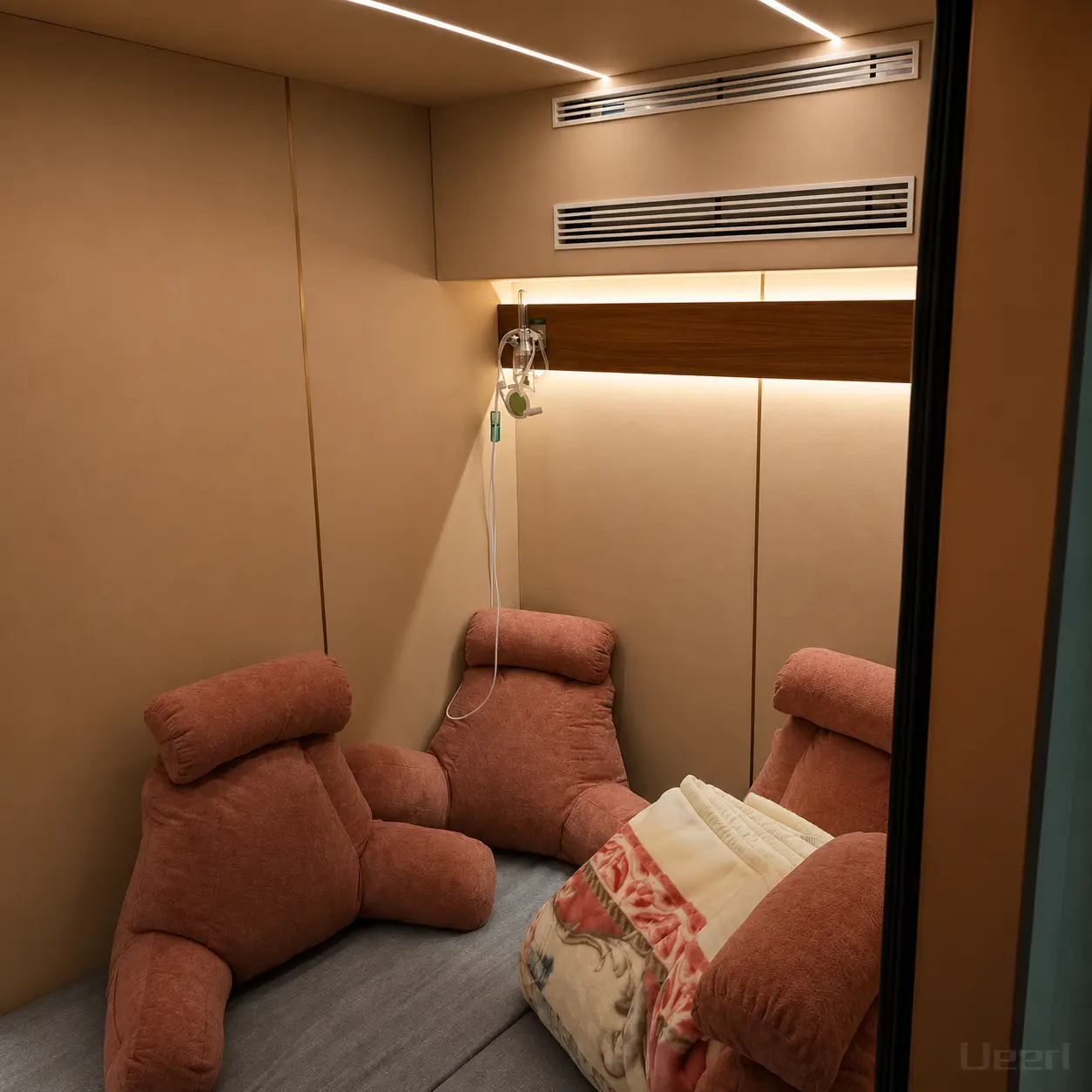 Comfortable hyperbaric oxygen chamber for relaxation and recovery