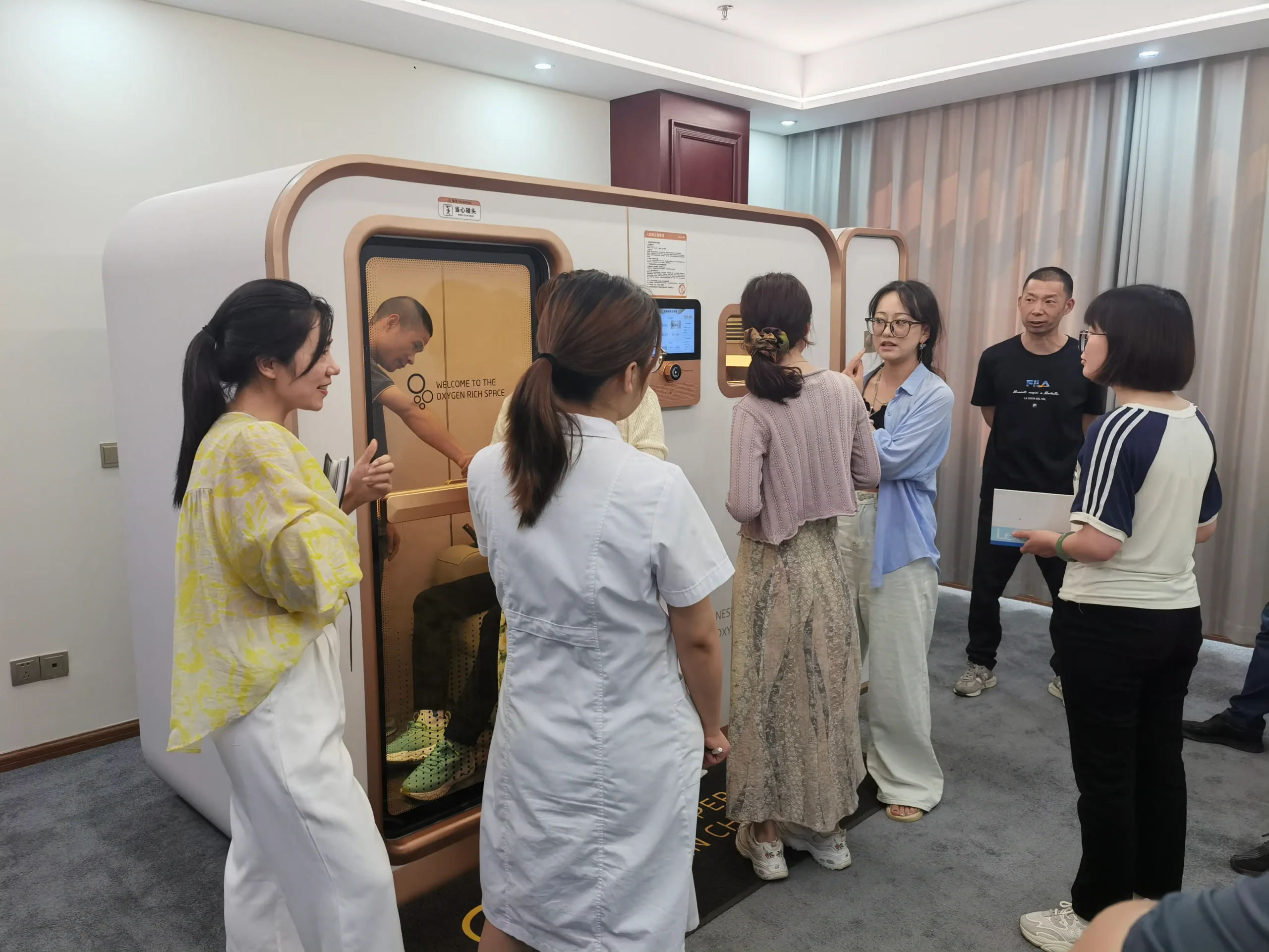 Operational training for a Ueerl hyperbaric oxygen chamber